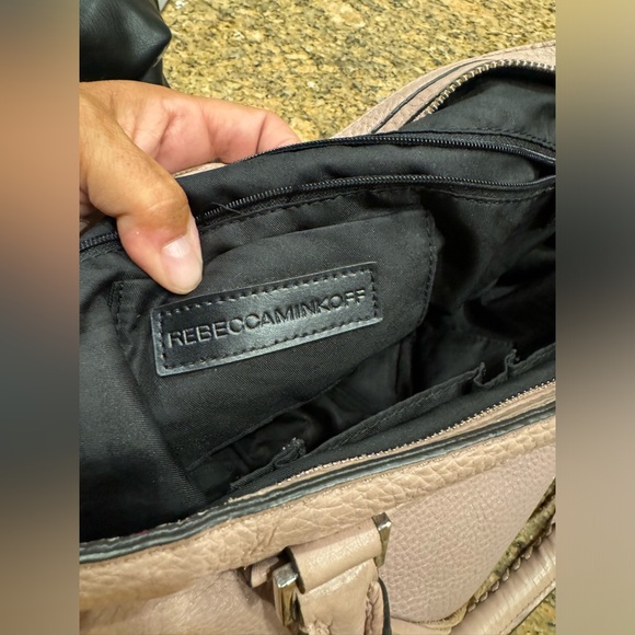 🎄🎄🎄Rebecca Minkoff “Regan” Leather Crossbody Shoulder Handbag - Picture 12 of 12